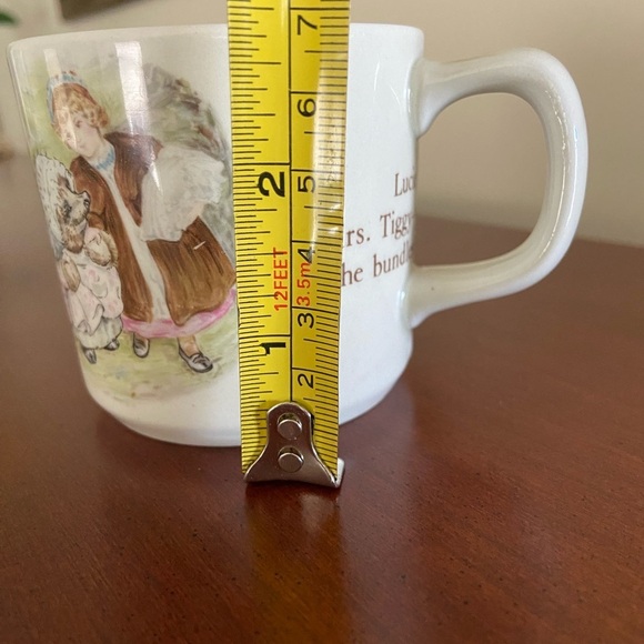 Wedgwood Beatrix Potter Mrs Tiggly-Winkle hedgehog Cup Mug England - Picture 7 of 7